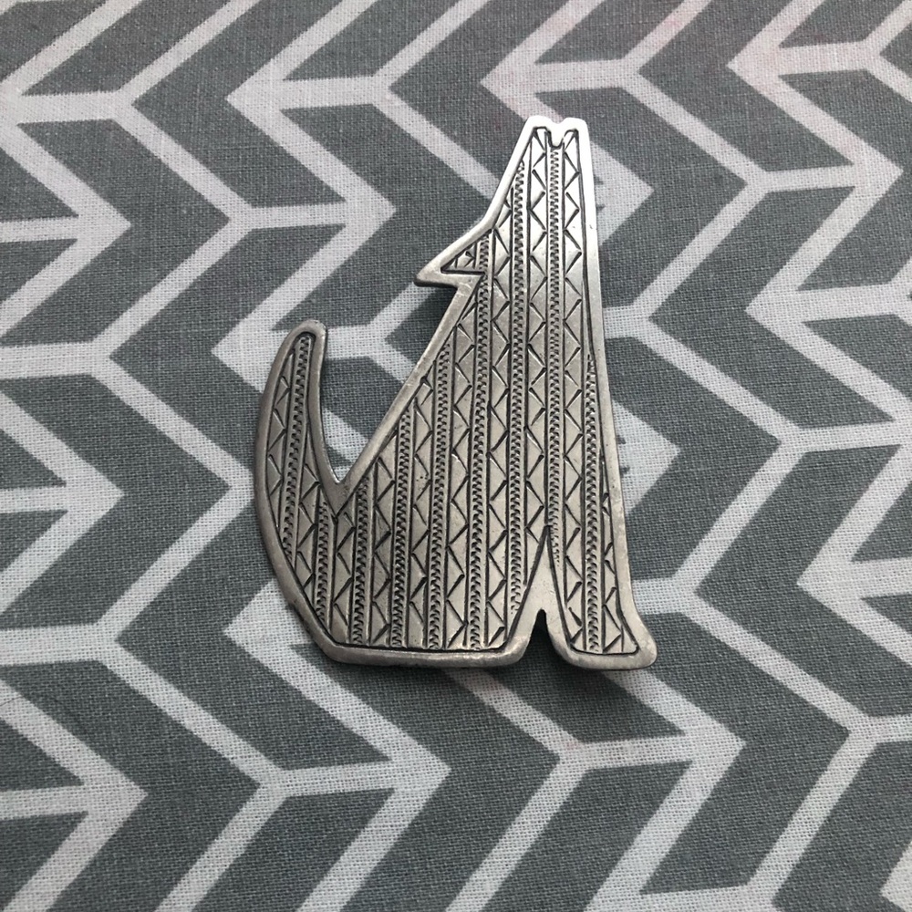 VINTAGE! JJ Jonette 1988 Pewter Geometric Silver Coyote Brooch Pin